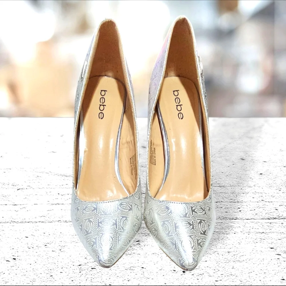 BEBE SAYDEE Women's High Heel Pumps w Logo Print Silver 9 - Picture 2 of 11